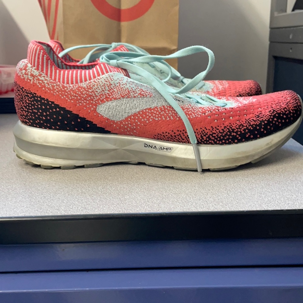 Women’s Brooks Levitate 2 Running Shoes. Size 8.5.